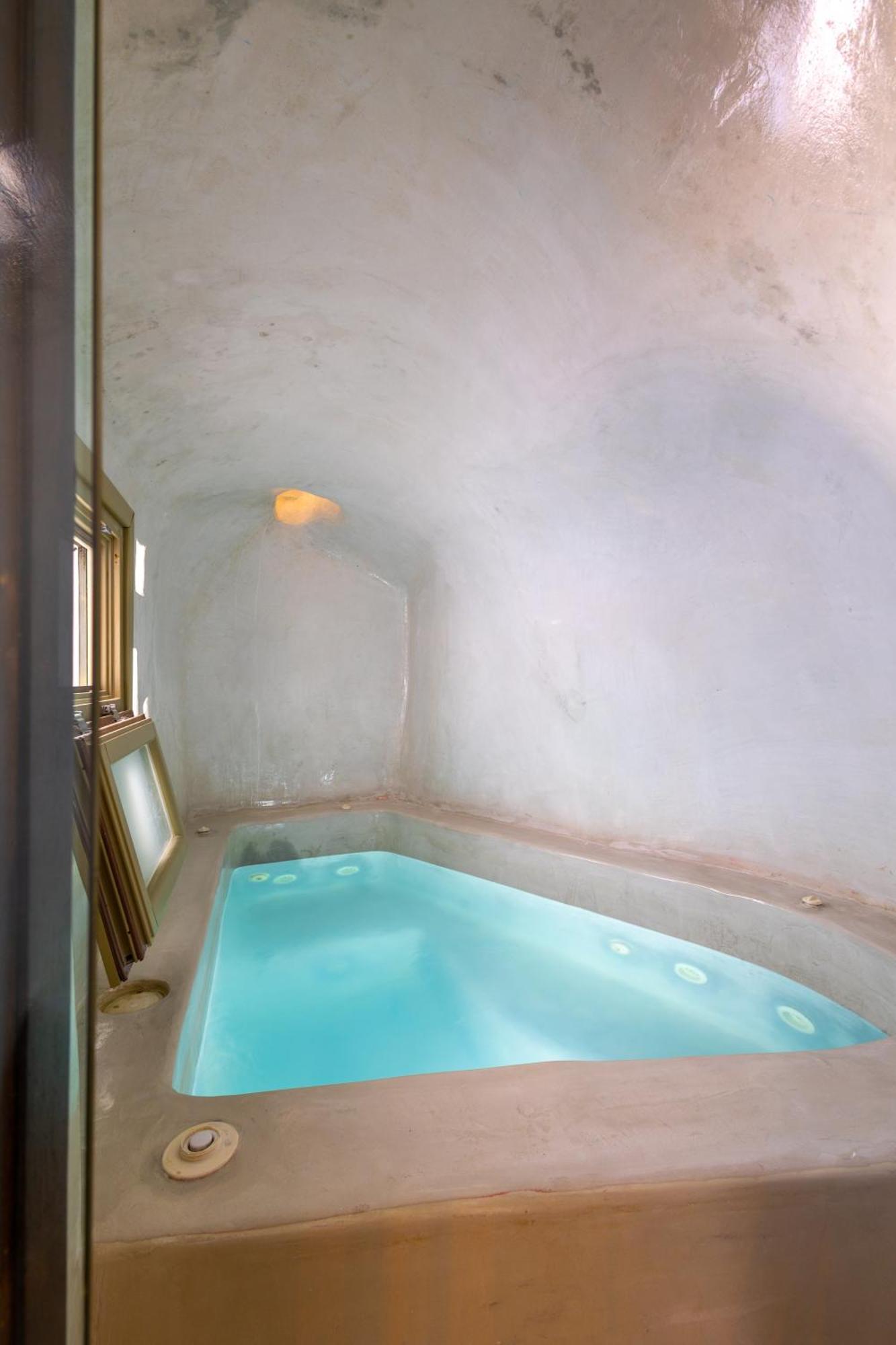 Rhenia'S Suites Oia Exterior foto