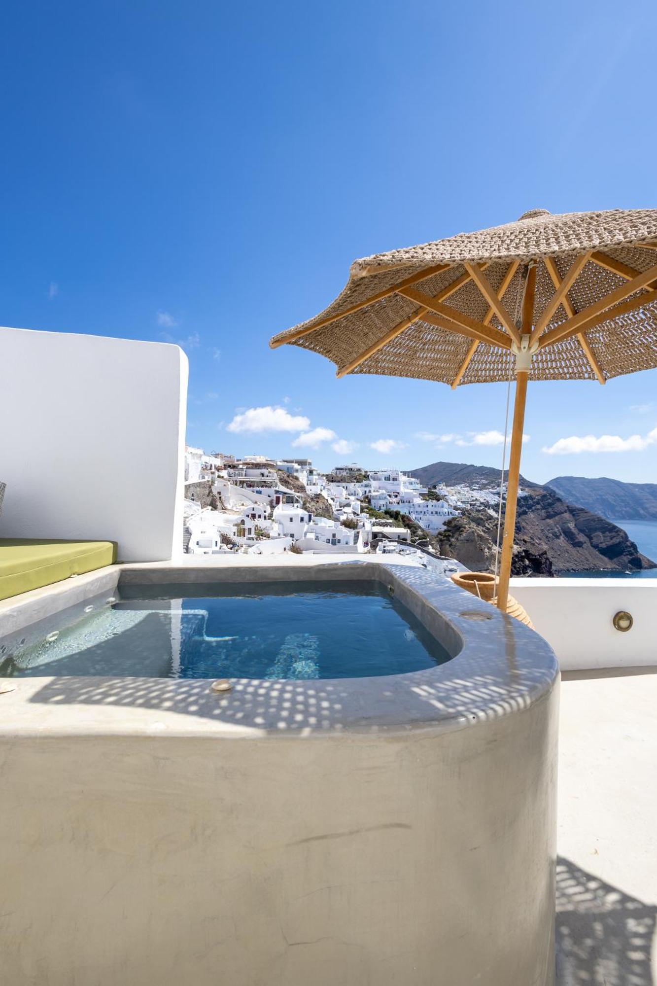 Rhenia'S Suites Oia Exterior foto
